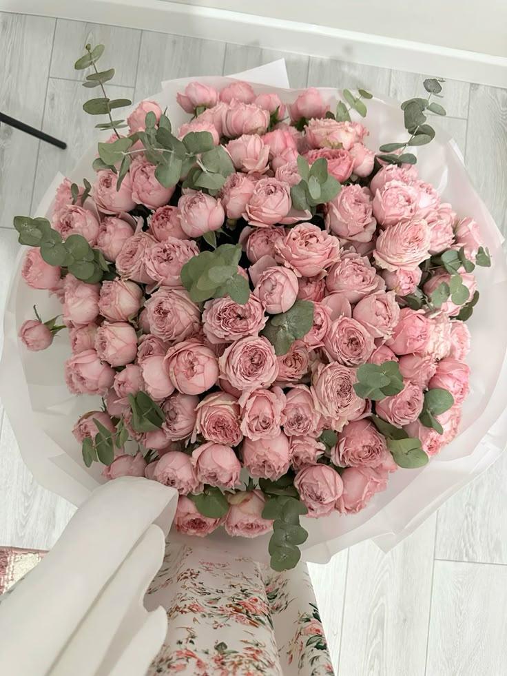 Corporate meeting room with carefully timed floral arrangements that maintain elegance throughout business hours